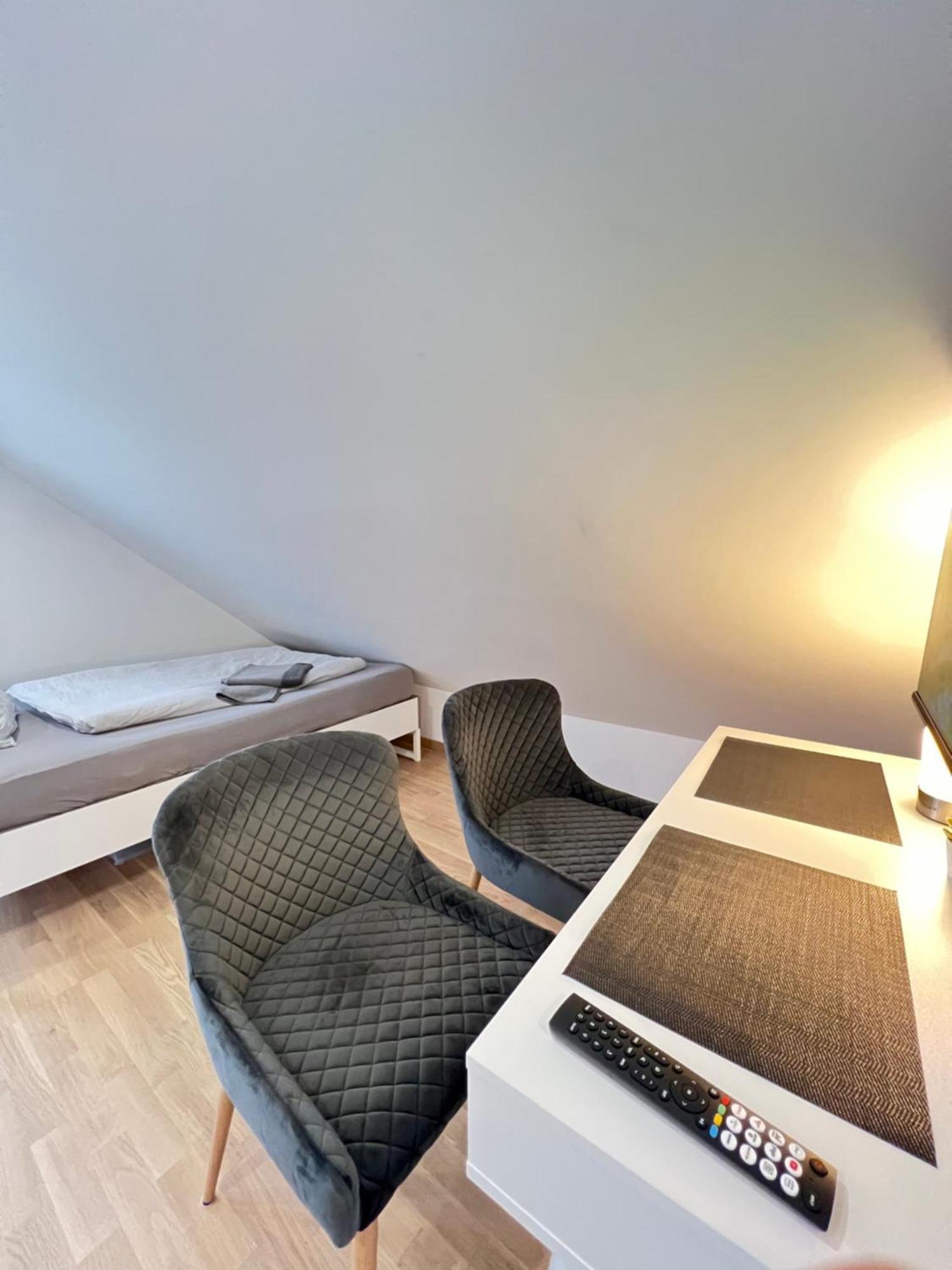 Charmantes Studio-Apartment Im Herzen Von Neureut - Fussbodenheizung, Regendusche, Waschmaschine, Stellplatz 卡尔斯鲁厄 外观 照片
